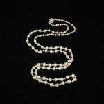 584886 Pearl necklace
